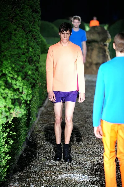 Look 2